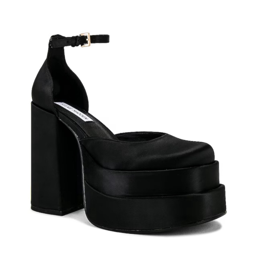 NWOT Steve Madden Charlize Platform in Black